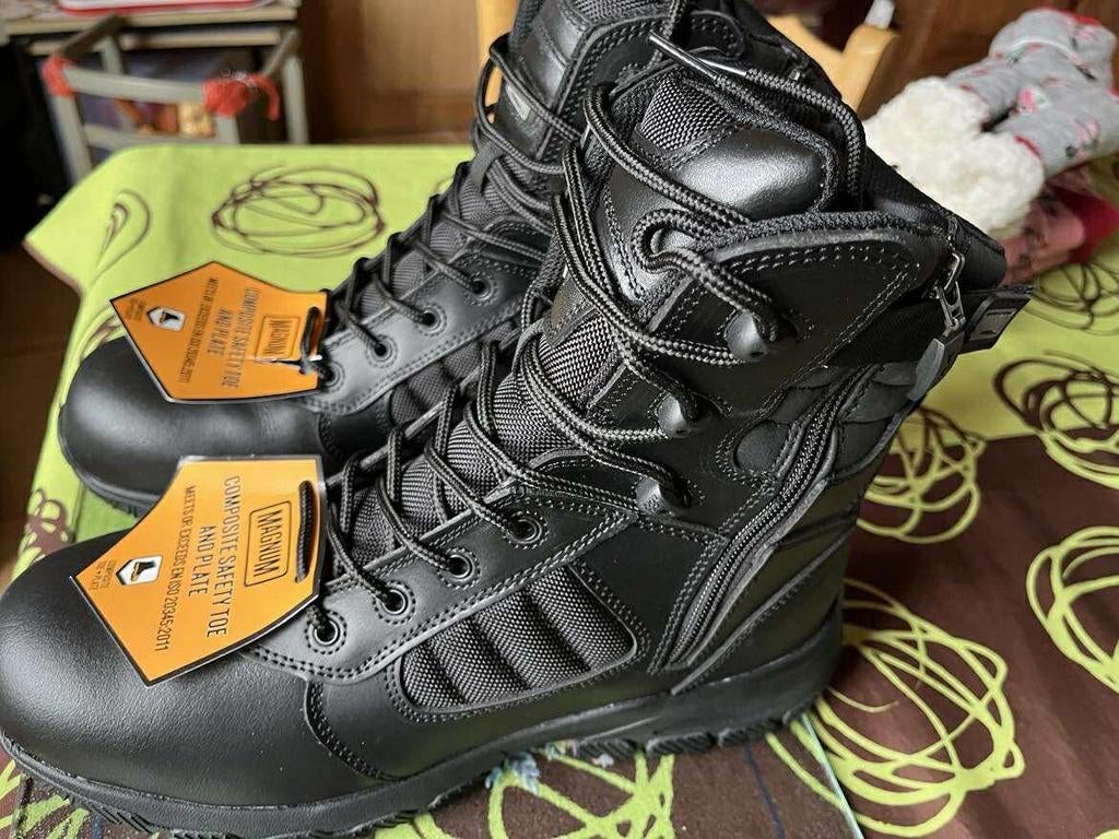 Chaussure de sécurité Magnum T44 neuve, Enlèvement ou Envoi