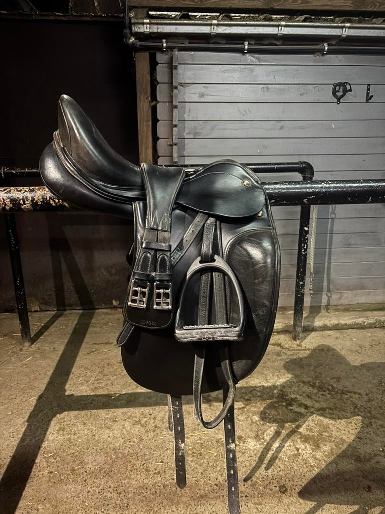 Dressuur zadel 17,5 inch, Dieren en Toebehoren, Paarden en Pony's | Zadels, Dressuur, Ophalen