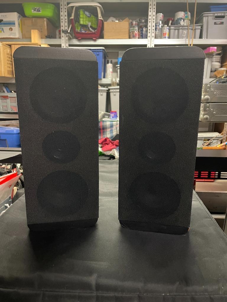 2 enceintes Koss M80 (Dynamite Series), Utilisé, 60 à 120 watts, Haut-parleurs Frontaux, Arrière ou Stéréo, Autres marques