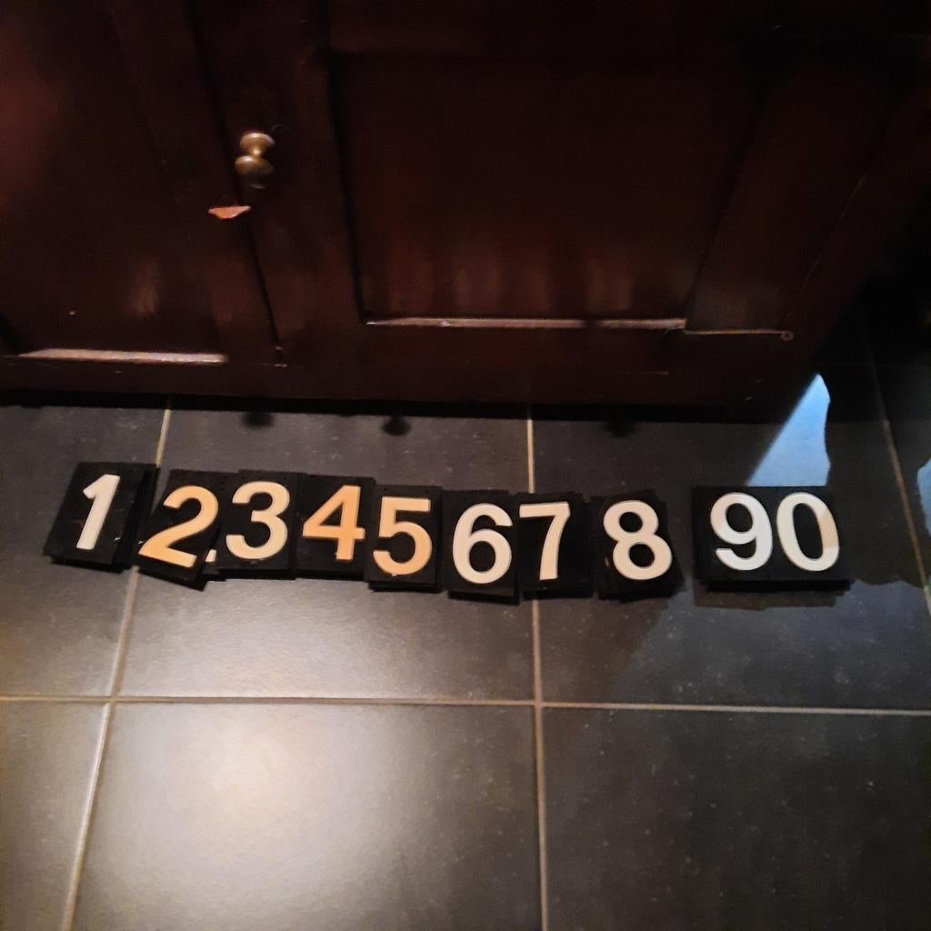 Numéros de maison ou numéros de tableau de bord. 8 cm x 12 c, Enlèvement ou Envoi, Comme neuf