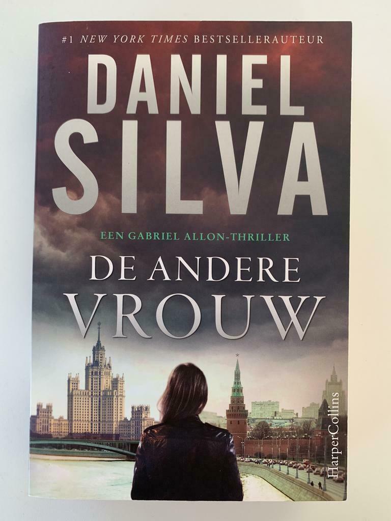 Daniel Silva - De andere vrouw, Boeken, Thrillers, Zo goed als nieuw, Amerika, Ophalen of Verzenden