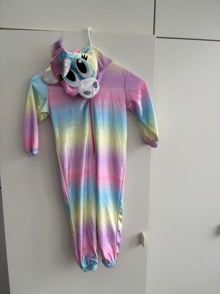 Carnaval unicorn onesie 98/104, Ophalen, Zo goed als nieuw