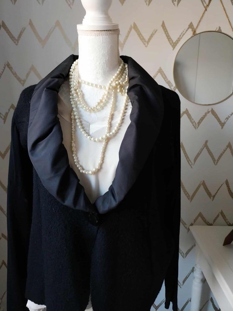 Veste noire en laine bouillie et col satine L, Enlèvement ou Envoi, Porté, Taille 42/44 (L)