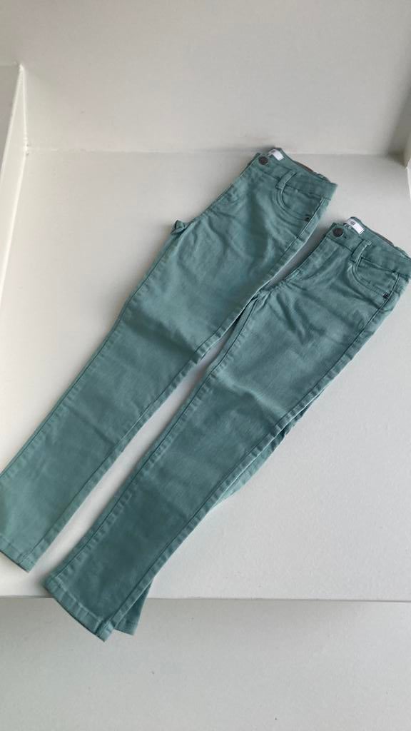 375: Nieuwe jeans lichtgroen skinny fit 8 en 9 j, Ophalen of Verzenden, Nieuw, Jongen, Broek