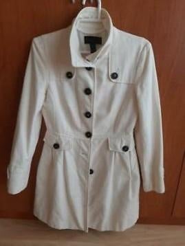 witte jas, merk Mango, Ophalen