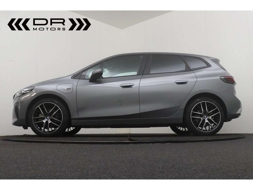 BMW 225 xe xDrive ACTIVE TOURER - NAVIGATIE - TOPSTAAT, Auto's, BMW, 245 pk, 2 Reeks, 0 kg, Bedrijf
