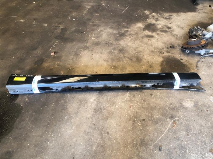 Zijskirt rechts van een BMW 1-Serie (668), Gebruikt, -, -, Ophalen of Verzenden