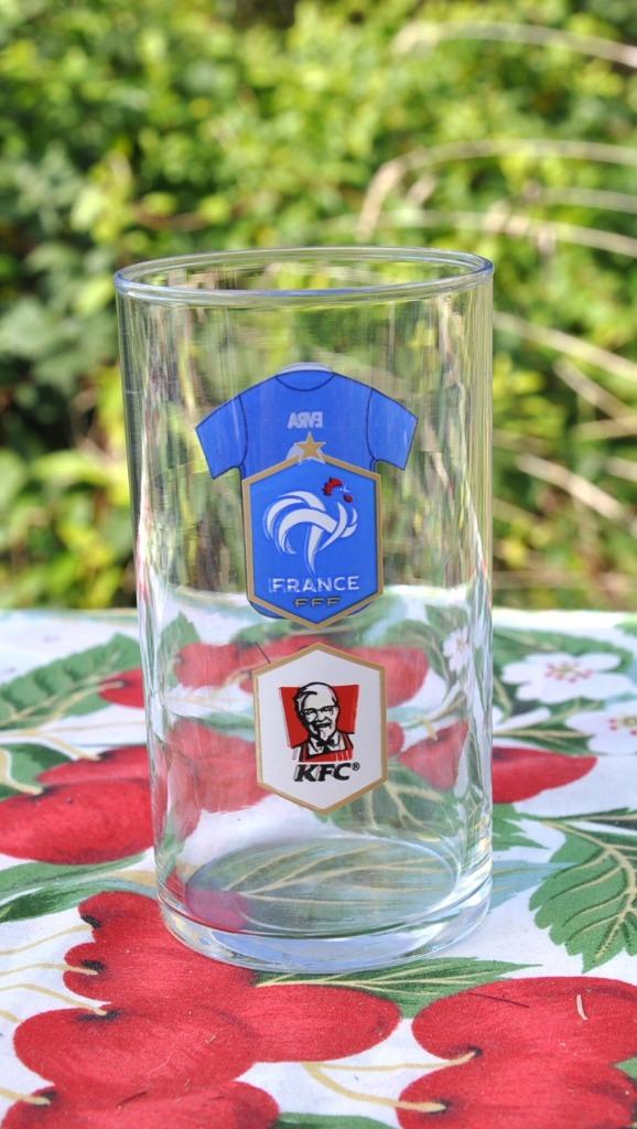 verre a eau equipe foot de france maillot 3 evra pub kfc, Ophalen of Verzenden, Zo goed als nieuw, Overige typen