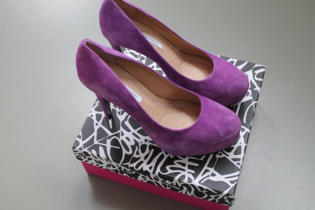 1x gedr suede Diane Von Furstenberg pumps, mt 40, Kleding | Dames, Pumps, Overige kleuren, Verzenden, Diane Von Furstenberg