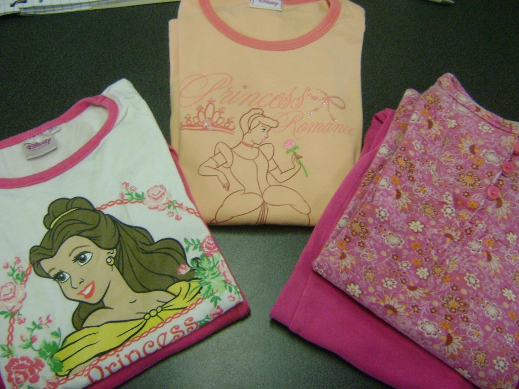 2 pijama's  in maat 128-134 , alsook badjassen, Ophalen of Verzenden, Zo goed als nieuw, Meisje, Nacht- of Onderkleding