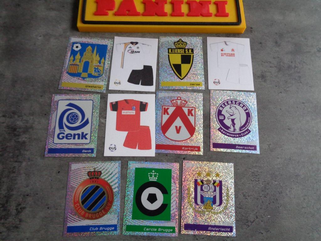 PANINI FOOTBALL 2012 STICKERS 11X VOETBAL BADGES TENUES, Verzenden, Nieuw