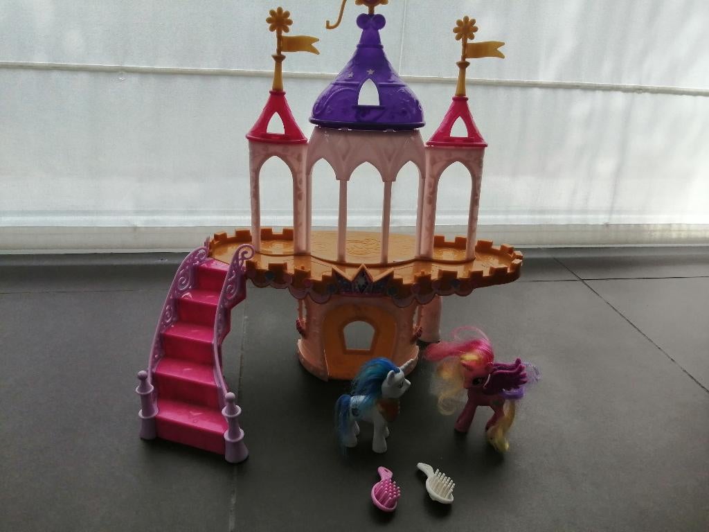 kasteel My Little Pony +2 pony's, Ophalen of Verzenden, Zo goed als nieuw
