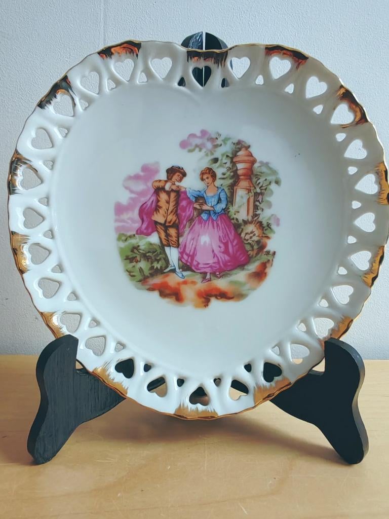 Assiette Décorative Vintage Porcelaine Bordure Cœur Ajourée, Enlèvement ou Envoi