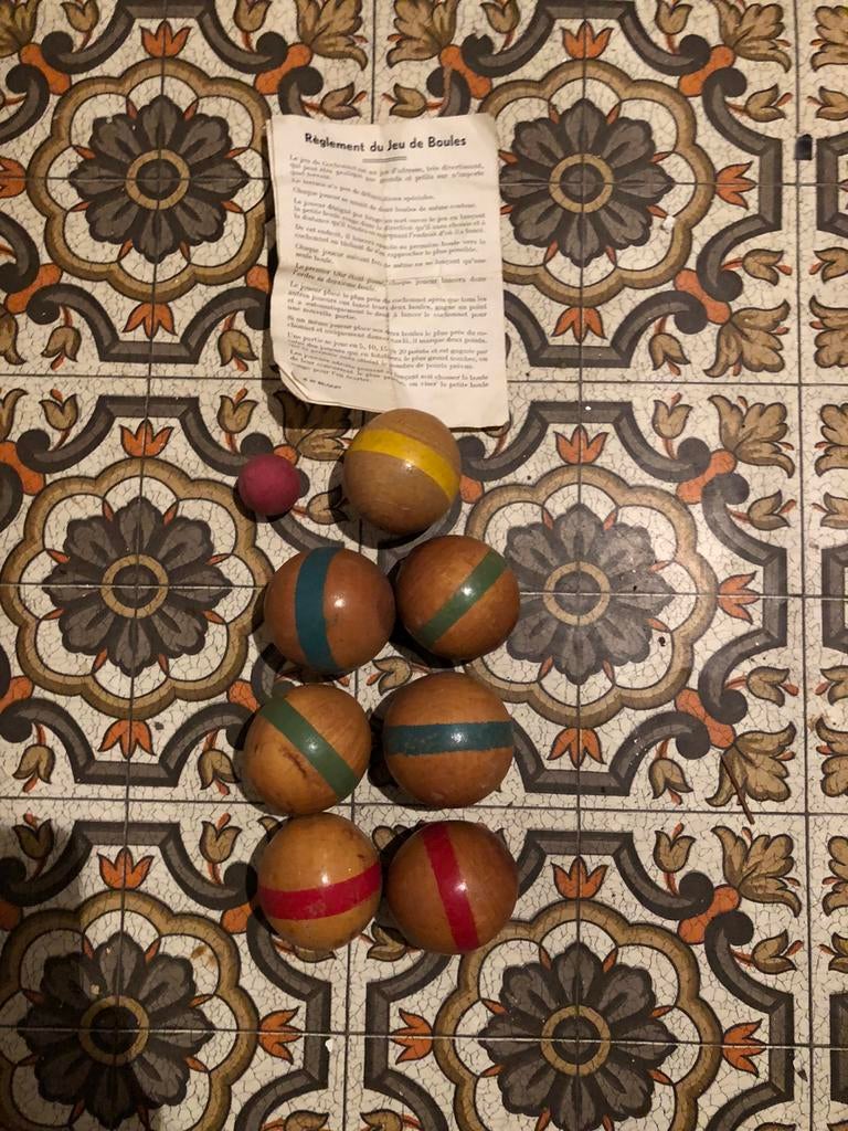 Ancien jeu de boules en bois, Enlèvement, Utilisé