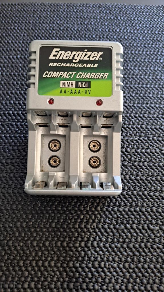Energizer batterijlader (NiCd / NiMh), Elektronische apparatuur, Ophalen of Verzenden, Gebruikt