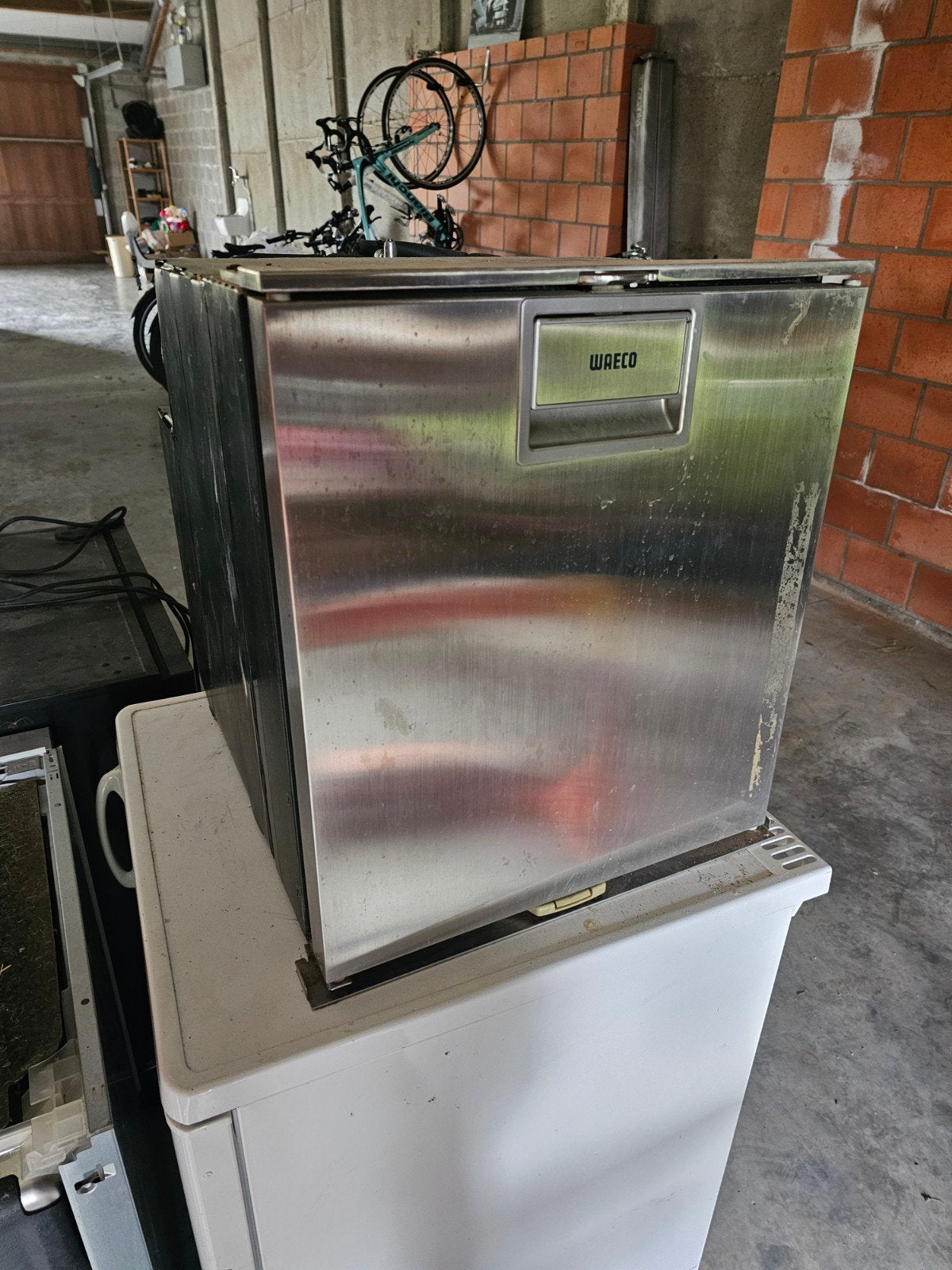 Frigo/diepvries, Avec compartiment congélateur, Moins de 45 cm, Enlèvement, Utilisé