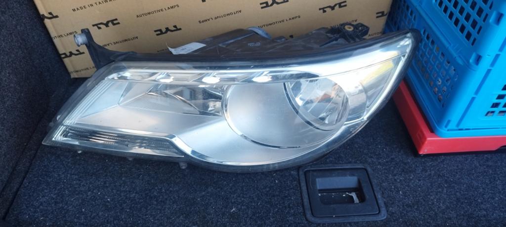 volkswagen tiguan 2011 koplamp recht links, Ophalen, Gebruikt, Volkswagen