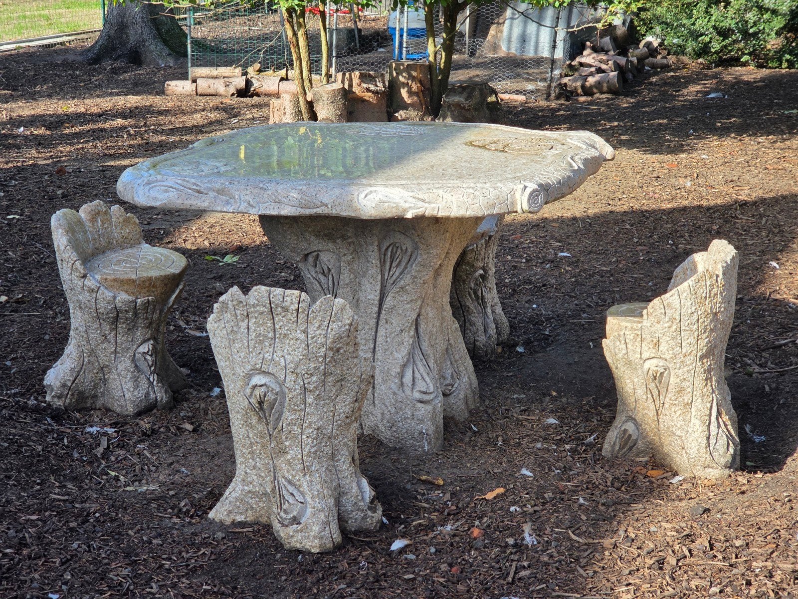 tuintafel in natuursteen, Ophalen, 4 zitplaatsen