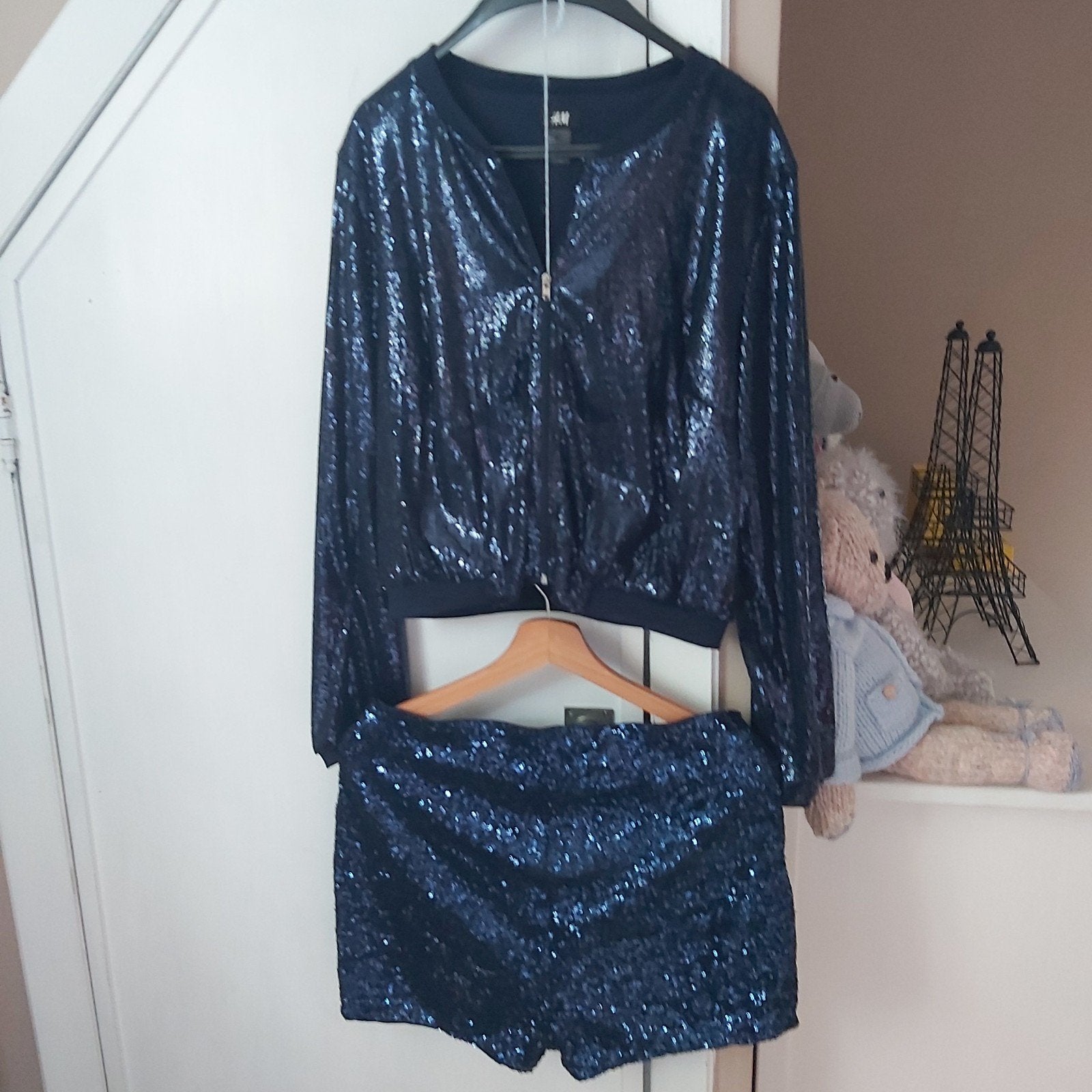 Prachtig jasje met broekje bezet met pailletten large H&M., Kleding | Dames, Gelegenheidskleding, Blauw, Maat 42/44 (L), Ophalen of Verzenden