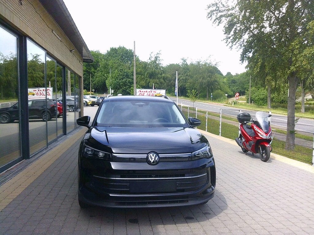 Volkswagen Tiguan goal e tci automaat benzine hybrid, Auto's, Automaat, Zwart, 4 cilinders, https://public.car-pass.be/vhr/b2669623-d929-4289-aebb-65896d93ac26