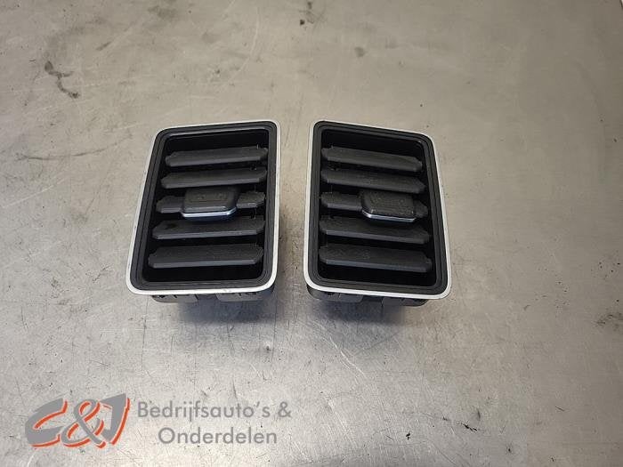 Grille aération tableau de bord d'un Volkswagen Crafter, Volkswagen, -, 3 mois de garantie, Utilisé