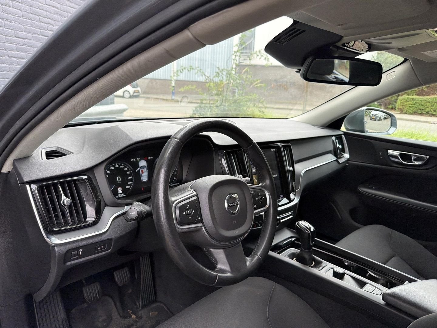 Volvo V60 2.0 D3 Momentum | € 9.900,- NETTO! | Cruise | Clim, Verwarmde buitenspiegels, 117 g/km, Zilver of Grijs, Te koop