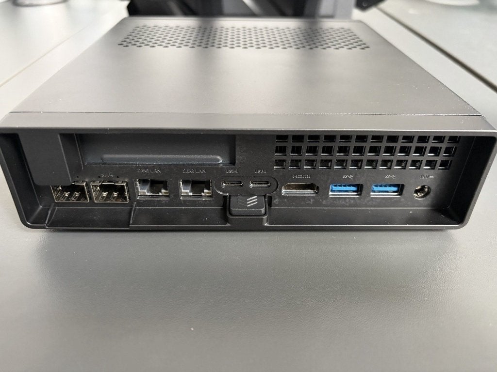 MINISFORUM MS-01 Mini PC (Intel Core i5-12600H, 32GB), Ophalen of Verzenden, Zo goed als nieuw, SSD