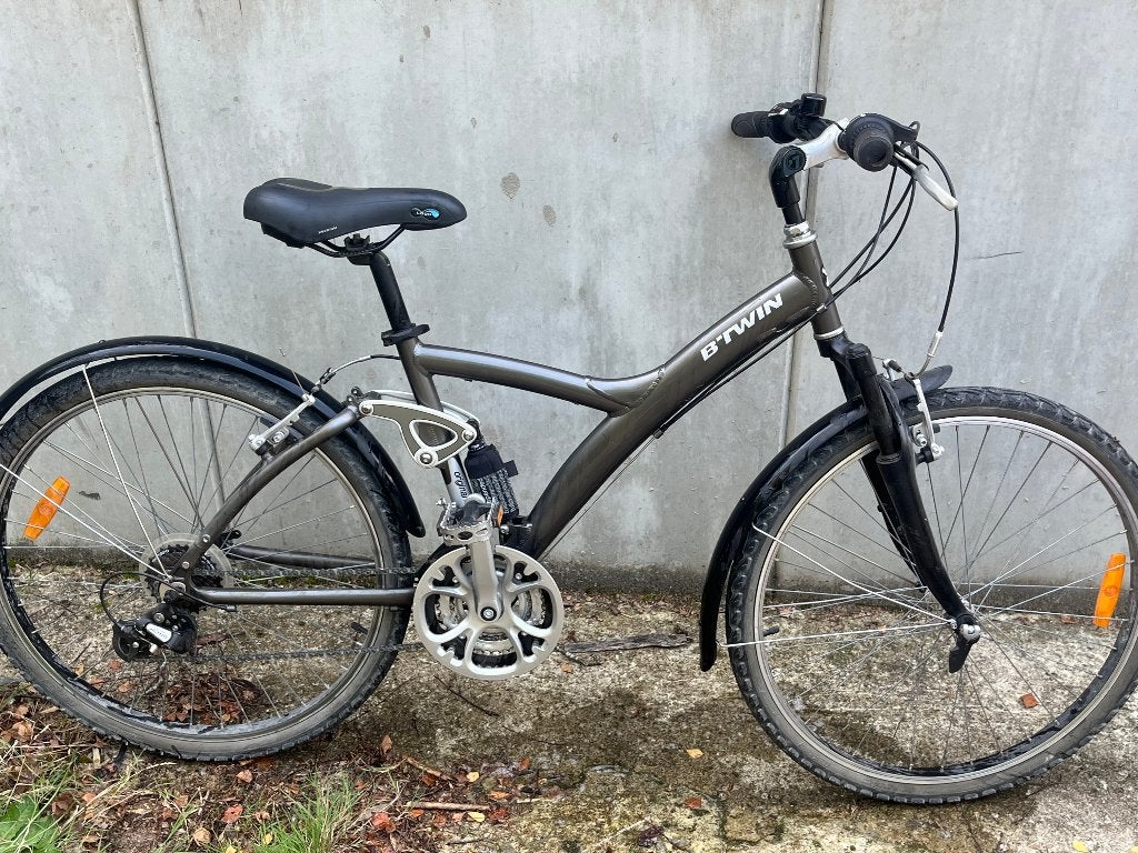 VTC B'Twin Original 700 – 26 pouces – Très bon état, Autres marques, Frein sur jante, 45 à 49 cm, Comme neuf