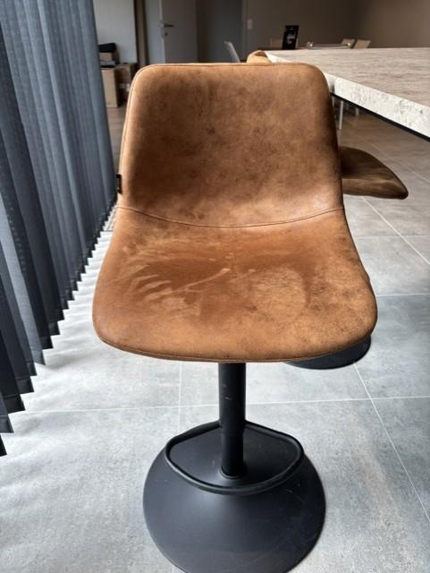 4 lederen barkrukken cognac Benson Cyrus, Huis en Inrichting, Barkrukken, Zo goed als nieuw, 60 tot 90 cm, Leer, 4 krukken, In hoogte verstelbaar