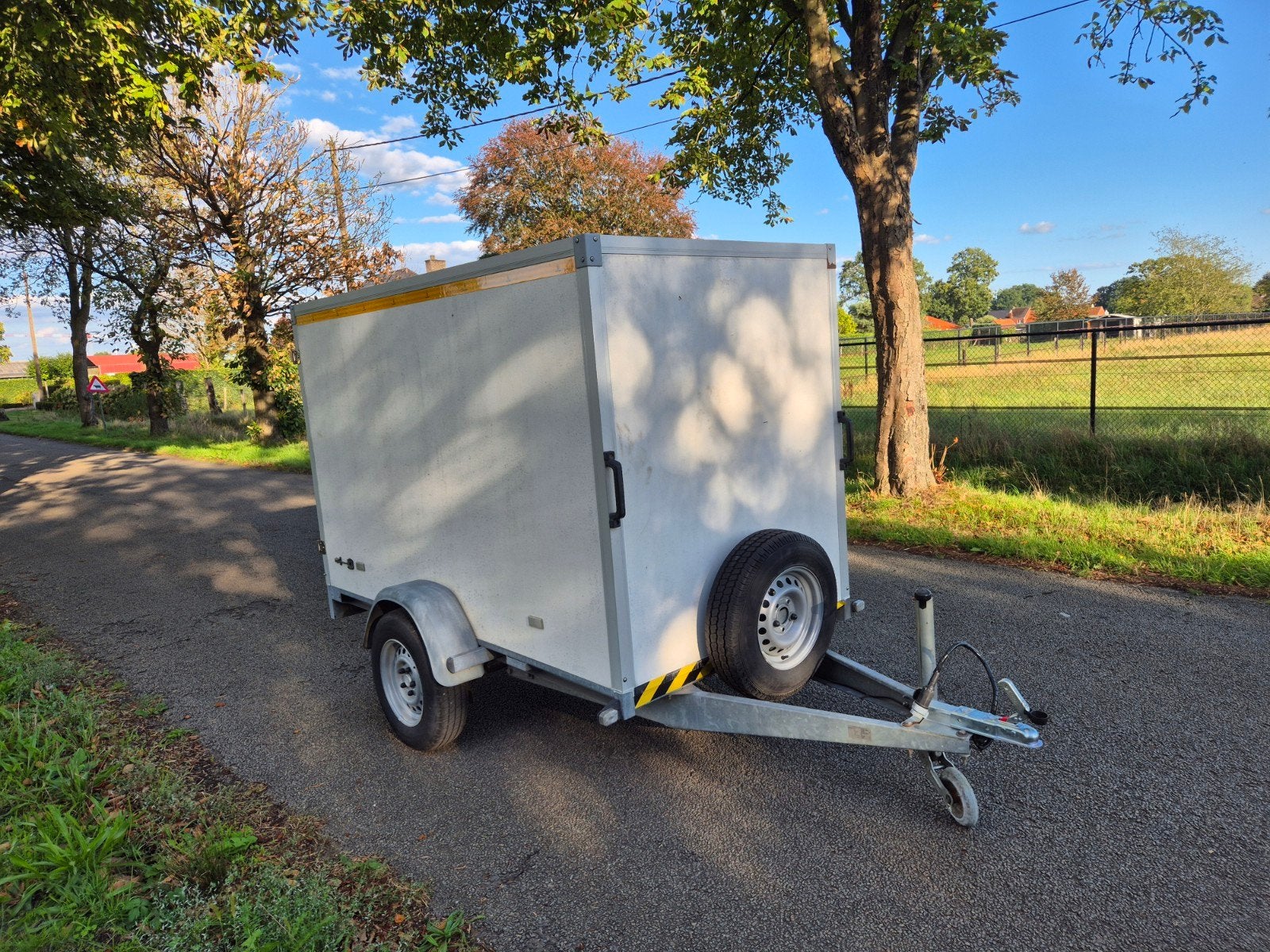 Gesloten enkelasser 750kg, Ophalen