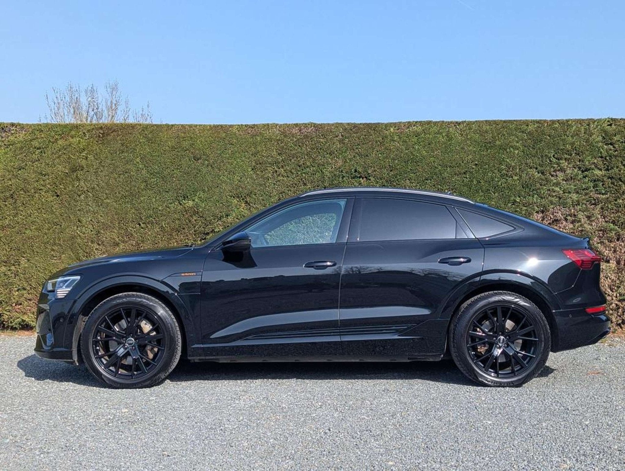 Audi Q8 e-tron (Q8)e-tron 2x s-line- gekoelde zetels - B&O, Auto's, Audi, Automaat, Gebruikt, Zwart, 408 pk