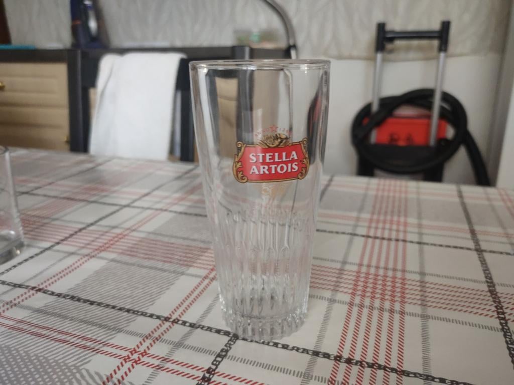 Stella Artois glas, Ophalen