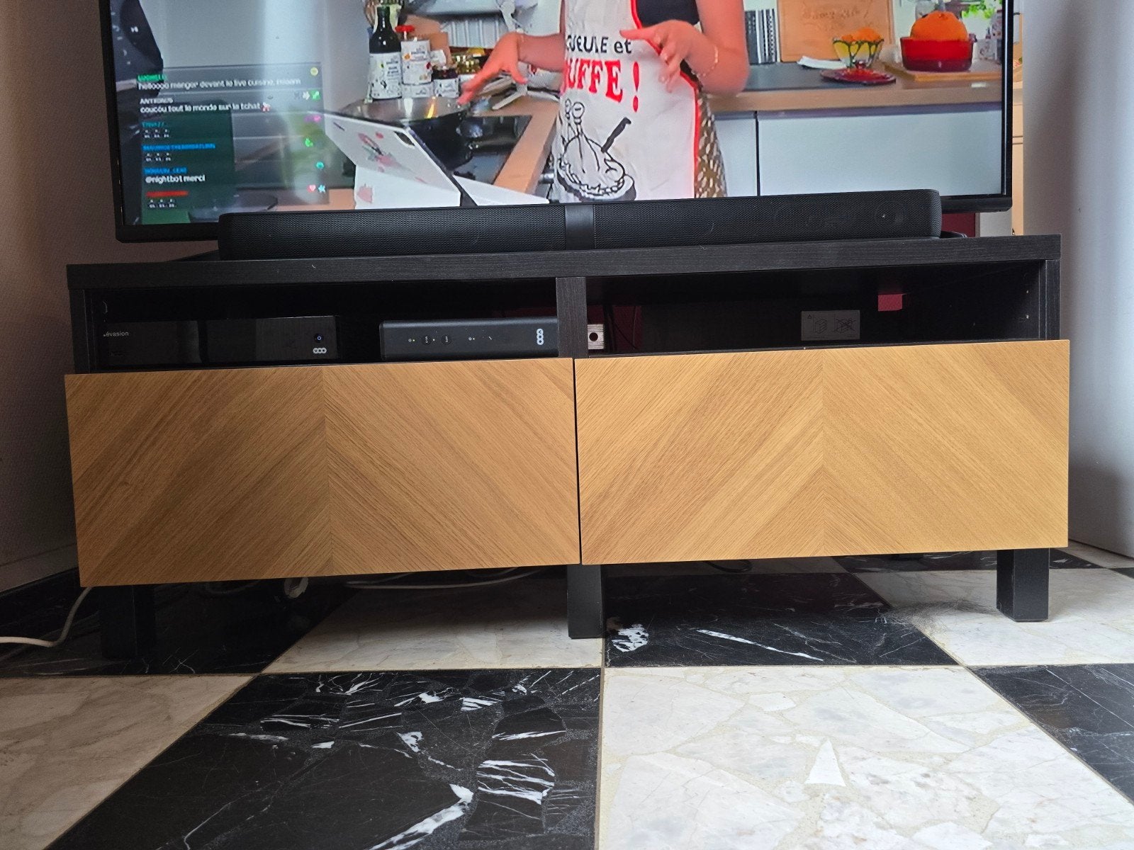 Meuble TV BESTA (IKEA), Maison & Meubles, 25 à 50 cm, Moins de 100 cm, Comme neuf, 100 à 150 cm