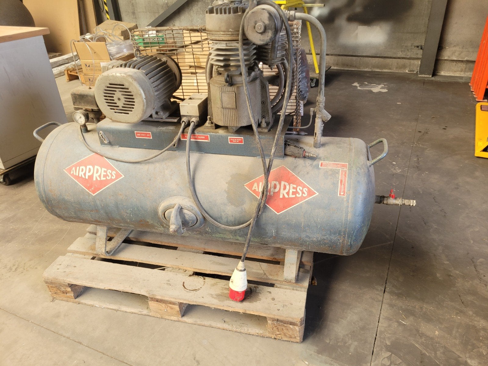 Compresseur industriel 400 volts, Bricolage & Construction, Compresseurs, Enlèvement ou Envoi