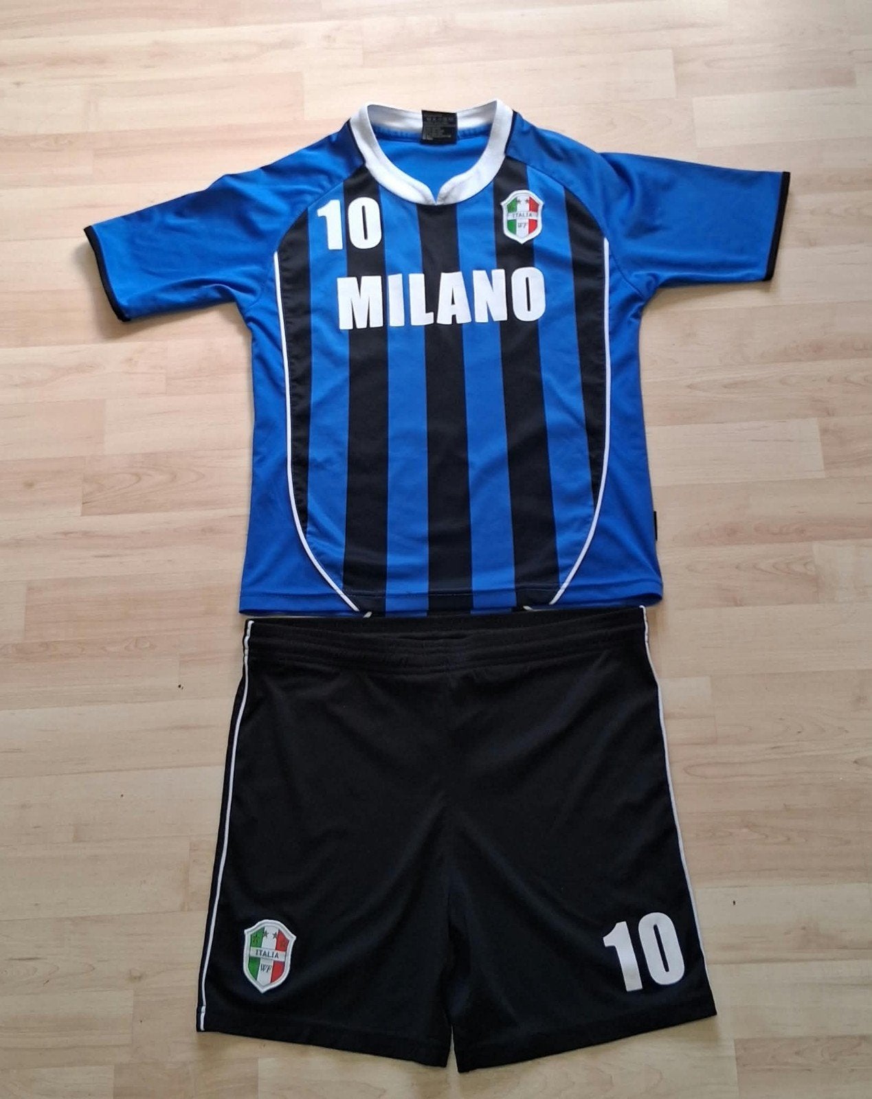 Voetbaltenue Milano (Blauw/Zwart) – Maat 140 (9-10 jaar) – S, Sports & Fitness, Enlèvement ou Envoi, Comme neuf, Set