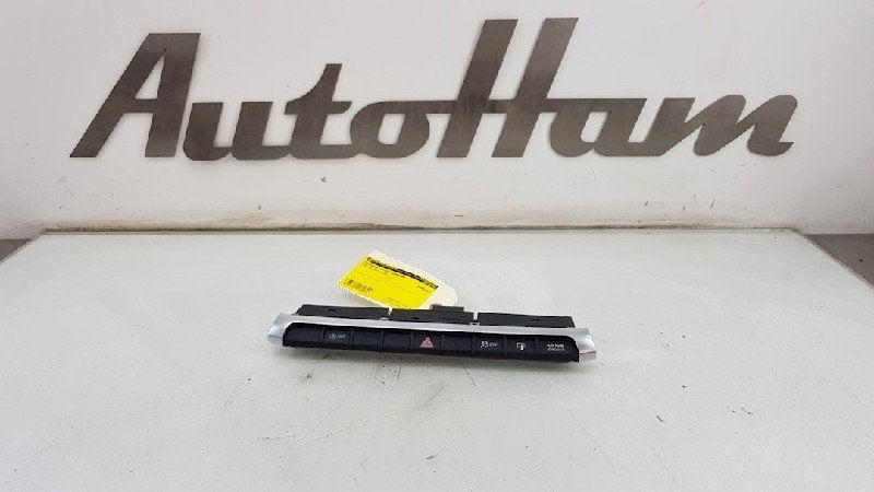 COMMUTATEUR DE FEUX DE DETRESSE A3 Limousine (8VS / 8VM), Auto-Union-Straße  1,
85057  Ingolstadt, DE, Info@audi.de, Audi, Utilisé