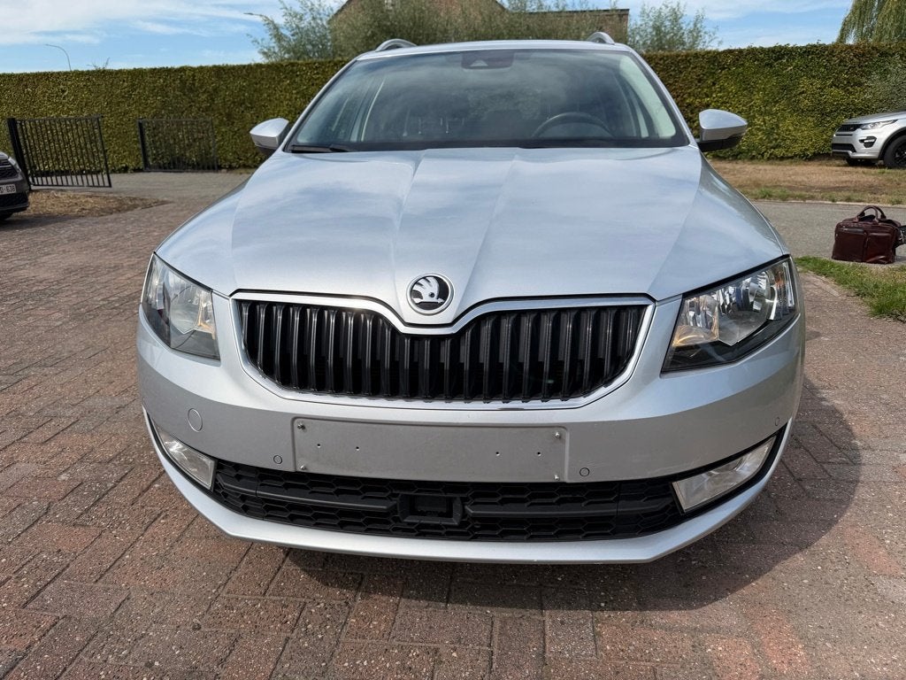 Skoda Octavia Break automatique 1.6 TDI, Autos, Skoda, Achat, Euro 6, Entreprise, Carnet d'entretien