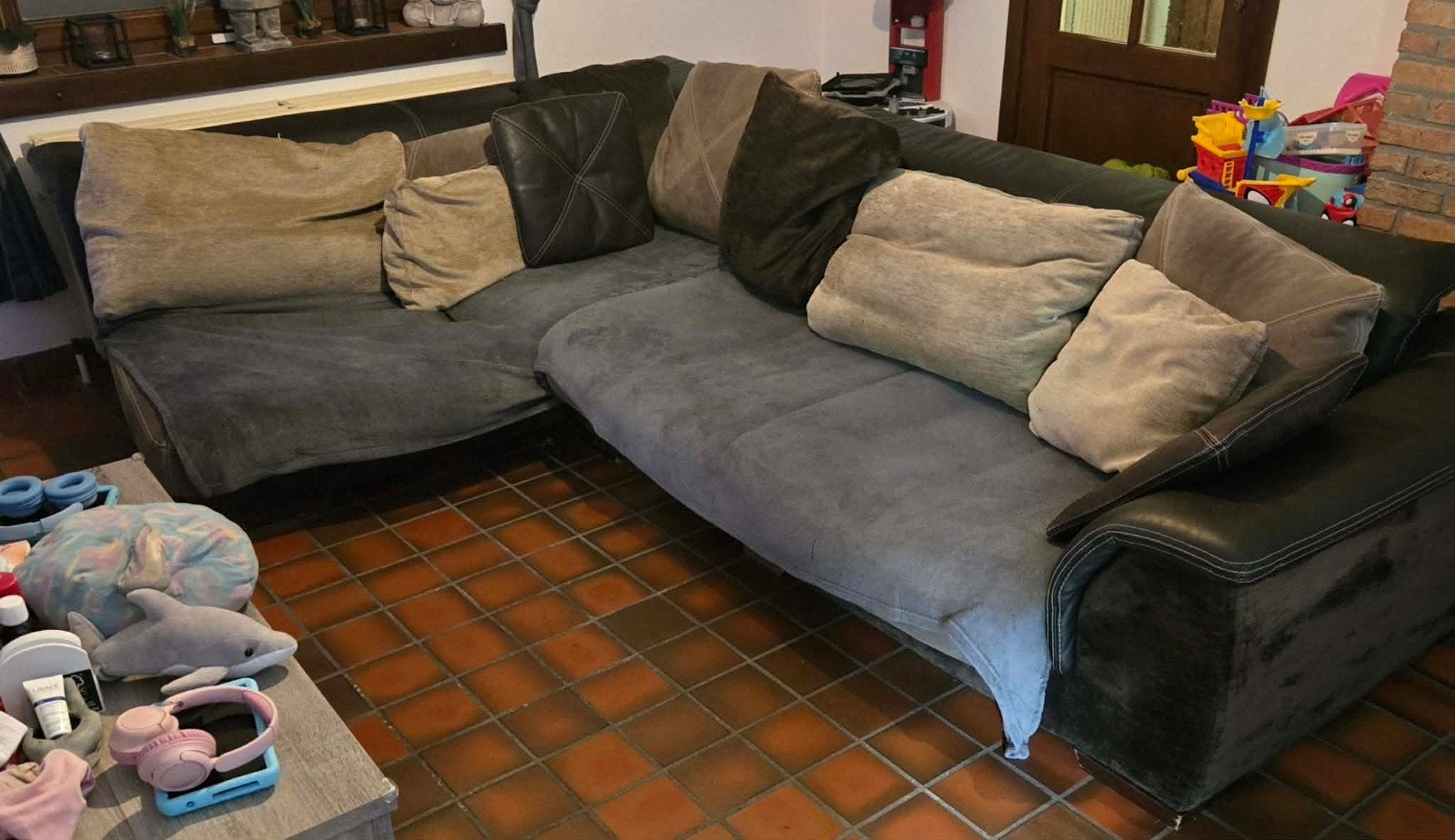 Canapé cuir et daim avec pouf et coussin en parfait état, Maison & Meubles, Enlèvement, Cuir