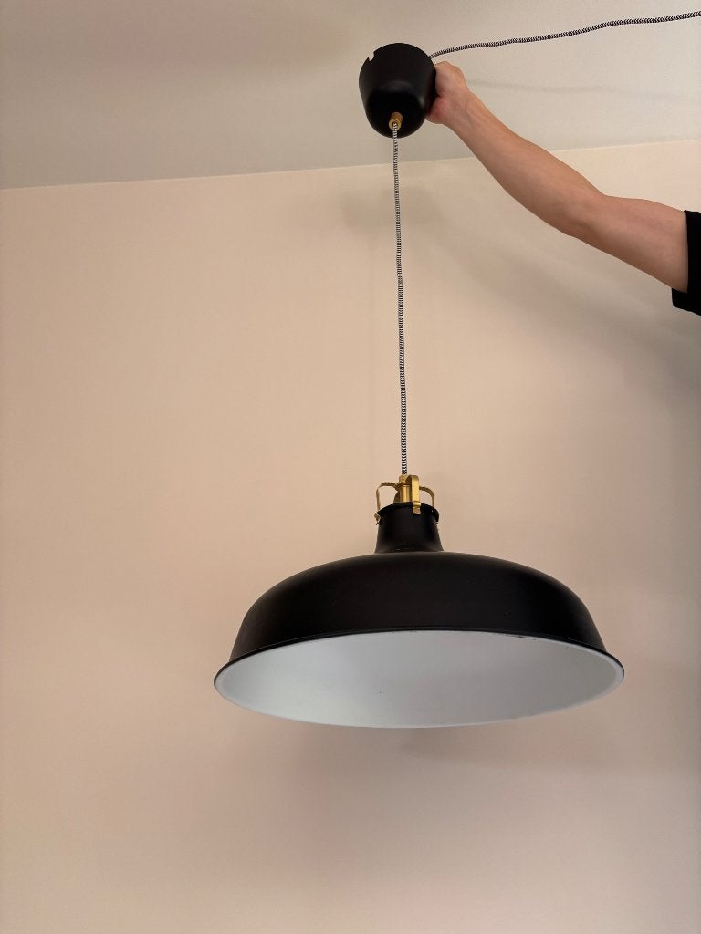 Zwarte hanglamp ikea, Ophalen