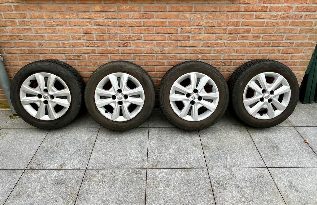 Winterbanden op 15 inch stalen velgen, Auto-onderdelen, Banden en Velgen, Ophalen, 15 inch, Winterbanden, Band(en)