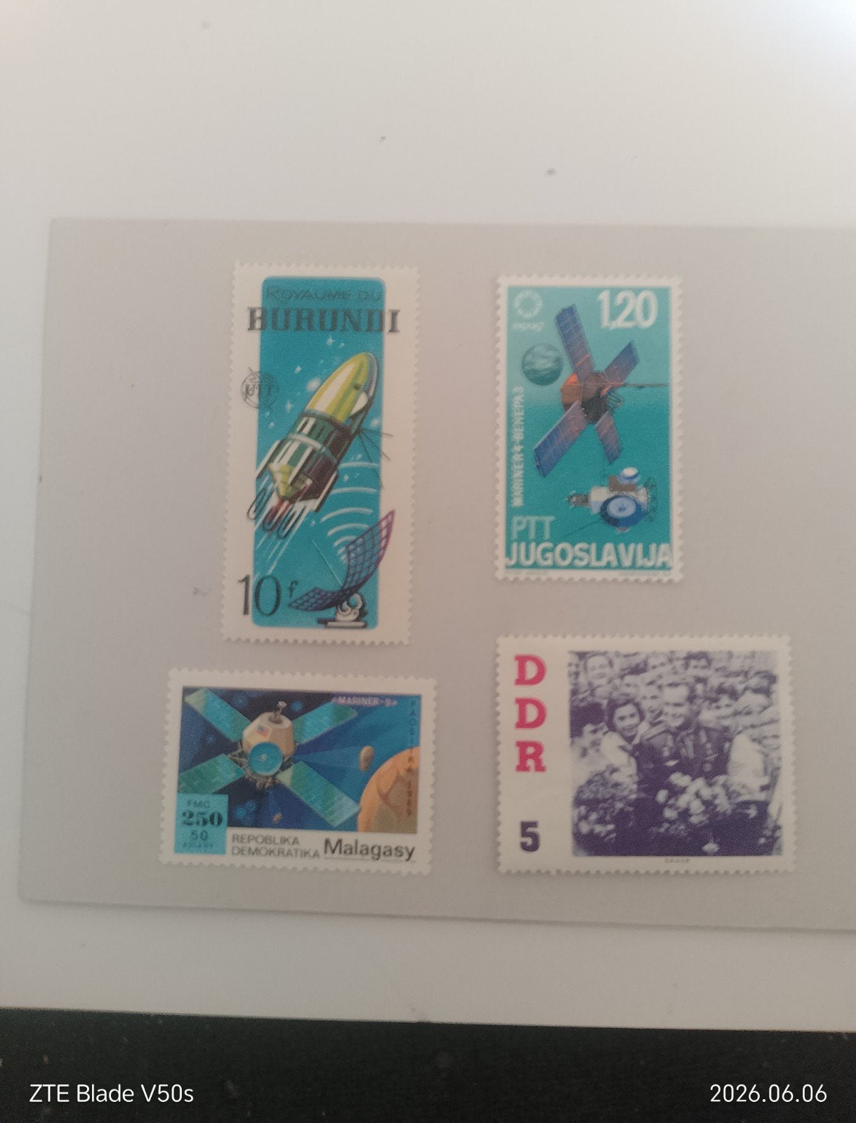 4 timbres-poste pour les voyages dans l'espace, Enlèvement ou Envoi