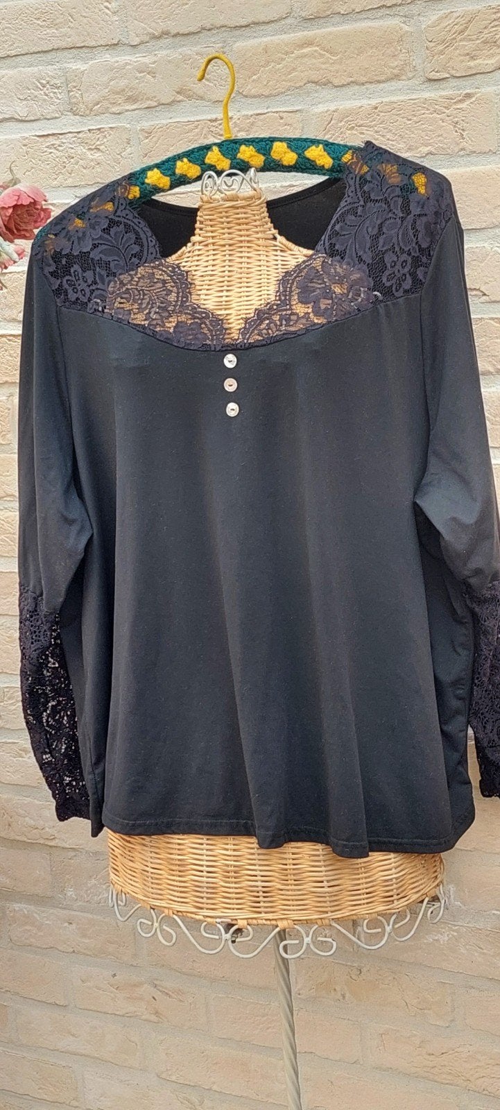 Truitje met kant 5xl 68cm van oksel tot oksel stretch stofje, Kleding | Dames, Grote Maten, Ophalen of Verzenden, Zo goed als nieuw