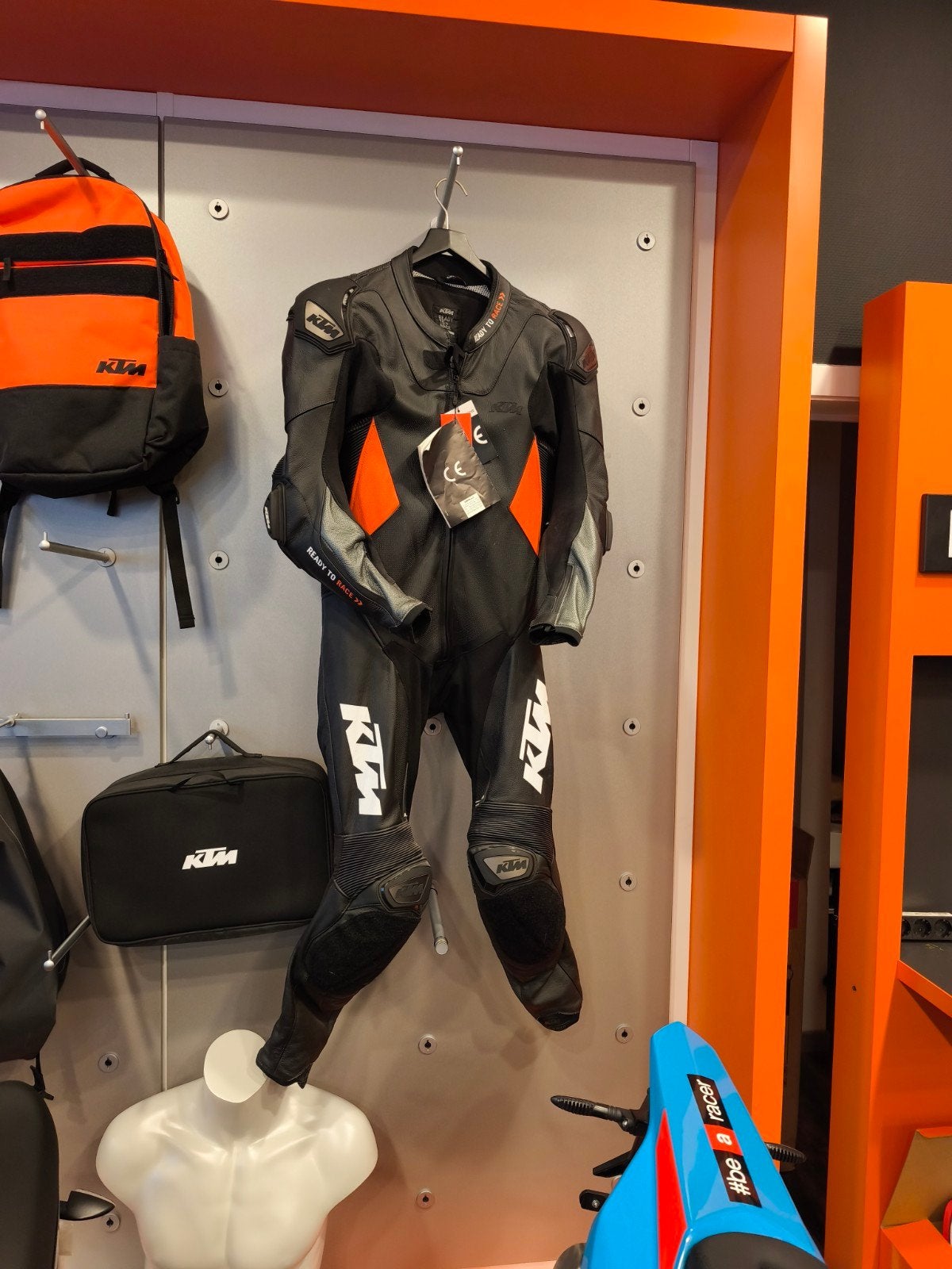 combinaison cuir KTM G Moto taile 50, Motos, Entreprise