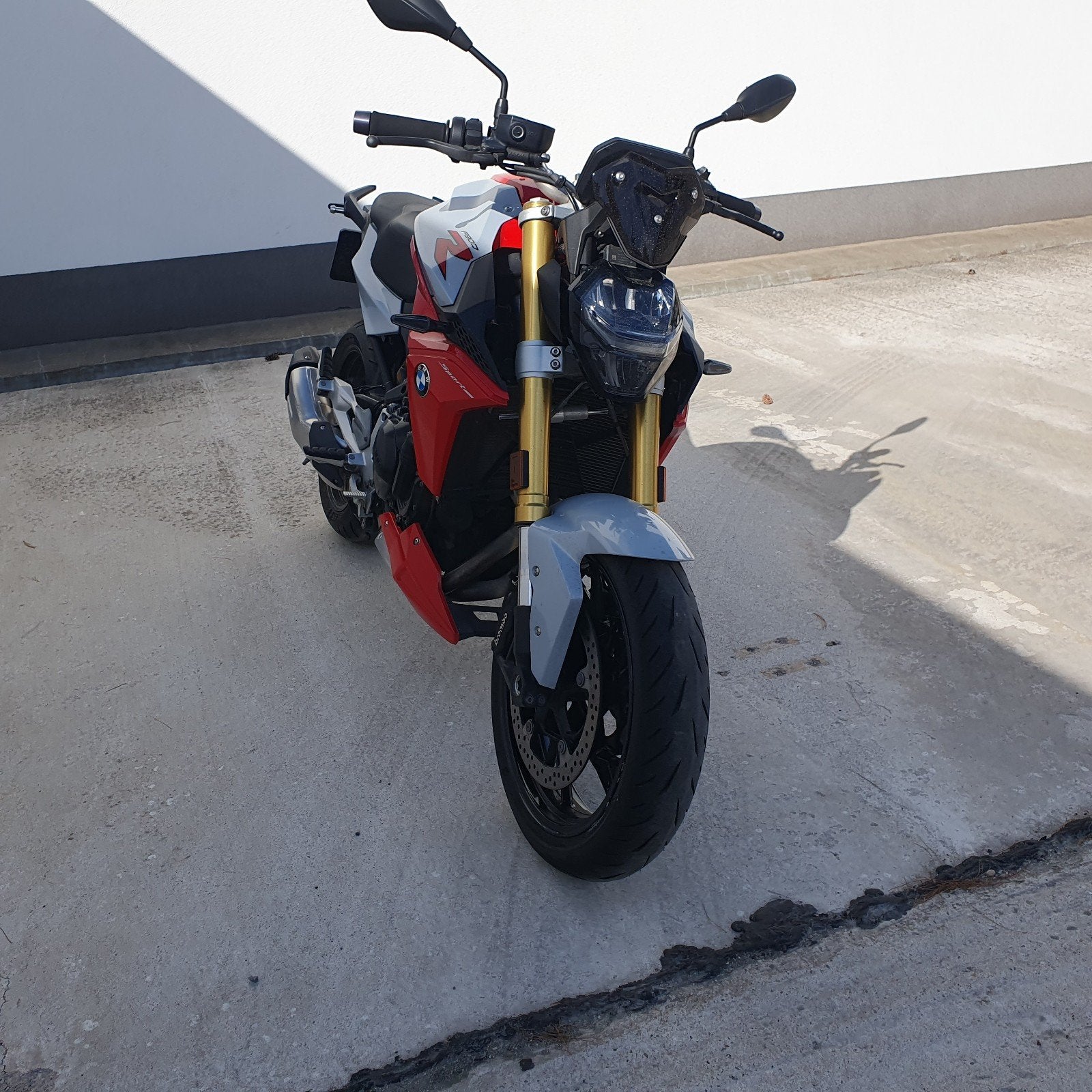 Bmw F900r Full Option grijs-rood, Motos, Permis Moto A, Occasion, Plus de 35 kW, 2 cylindres