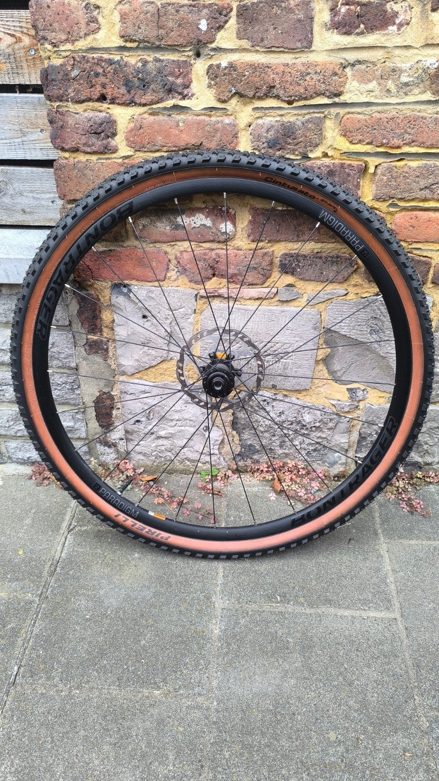 Paire de roues Bontrager Paradigm Comp TLR Disc – Gravel 700, Vélos & Vélomoteurs, Vélos Pièces, Enlèvement, Comme neuf, Gravelbike