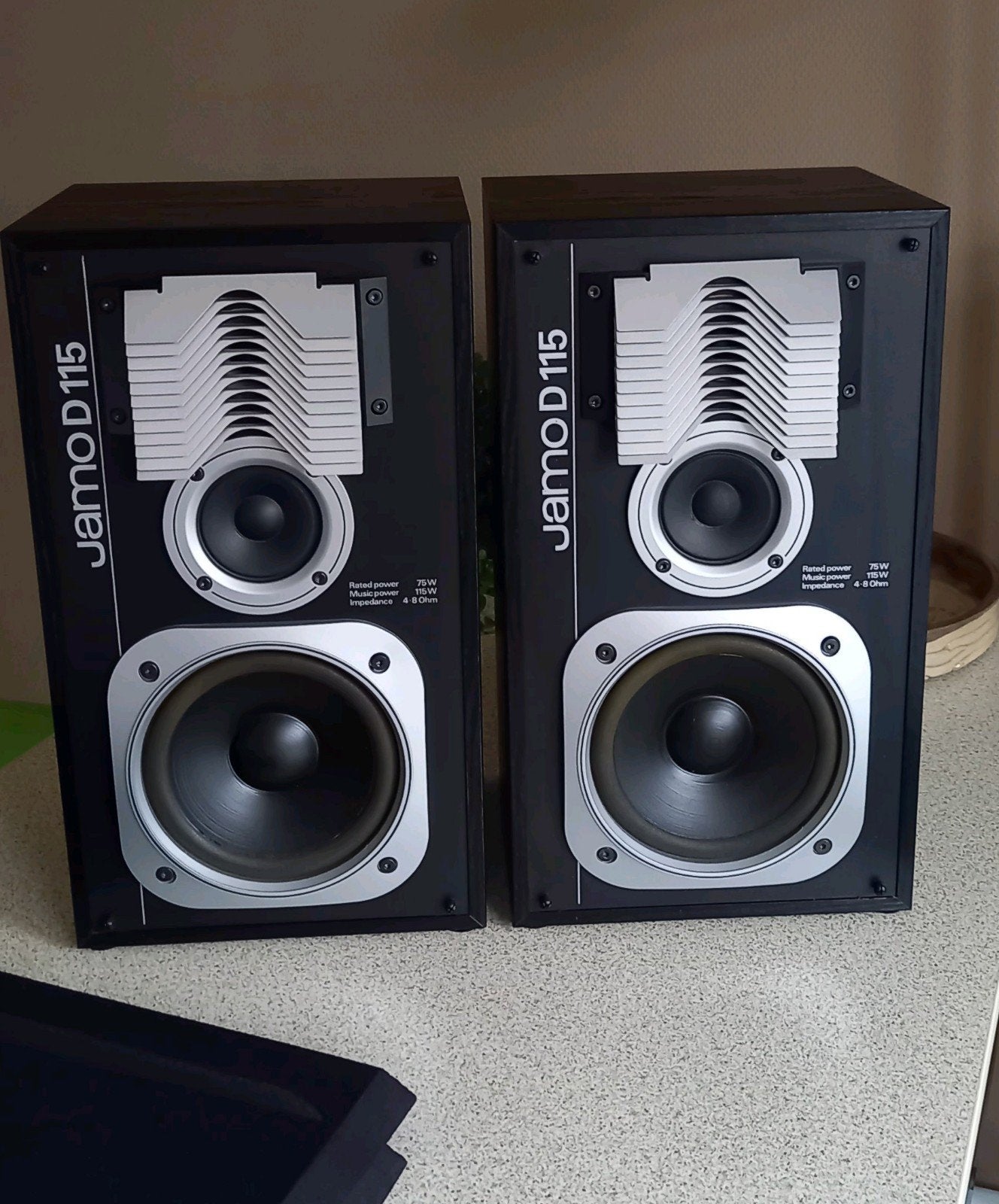 Jamo D115 luidsprekers, TV, Hi-fi & Vidéo, Enceinte d'étagère, Bass-reflex, 60 à 120 watts, Enlèvement