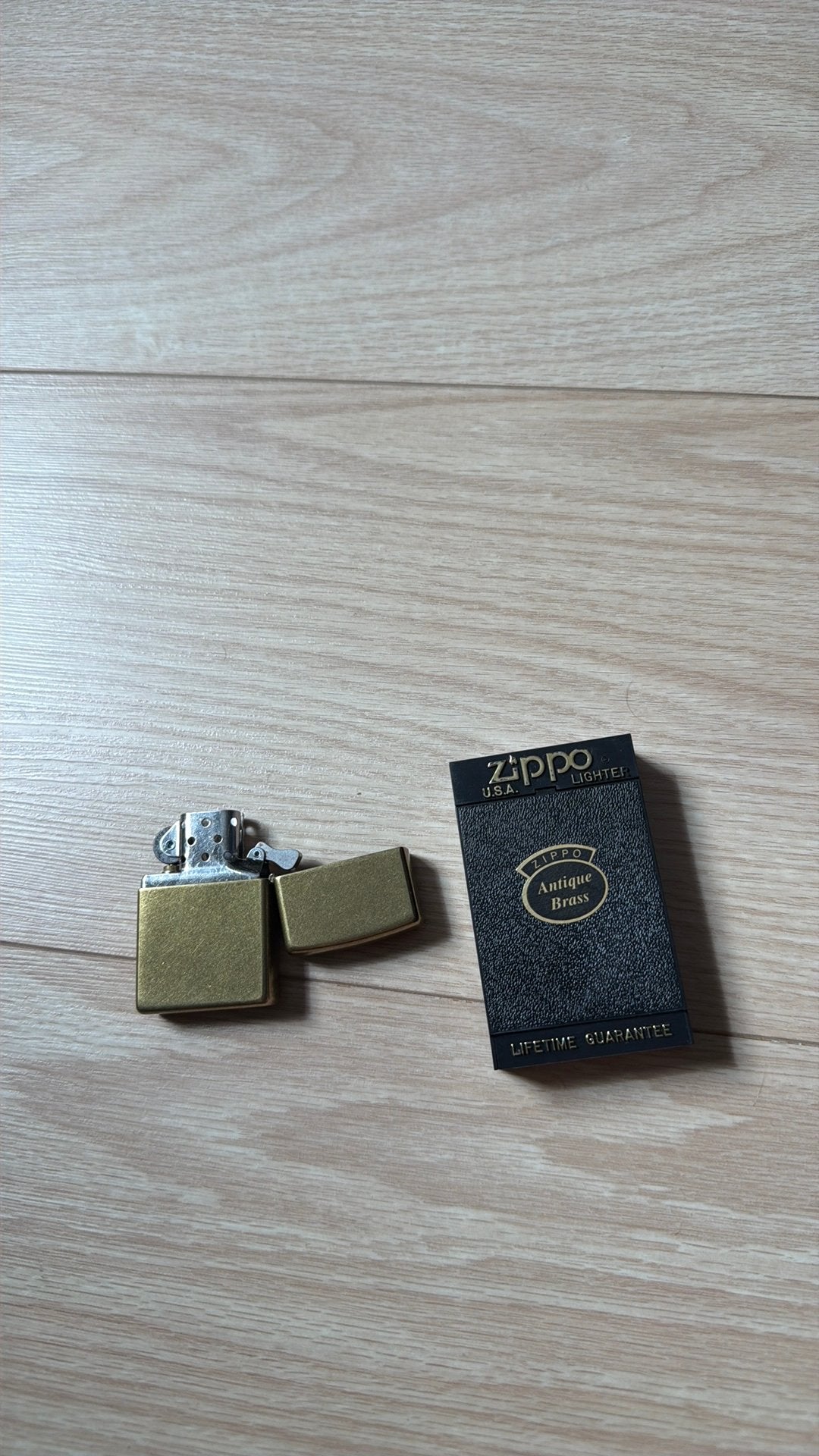 Zippo Antique Brass vintage USA aansteker met originele doos, Ophalen of Verzenden, Zo goed als nieuw, Aansteker
