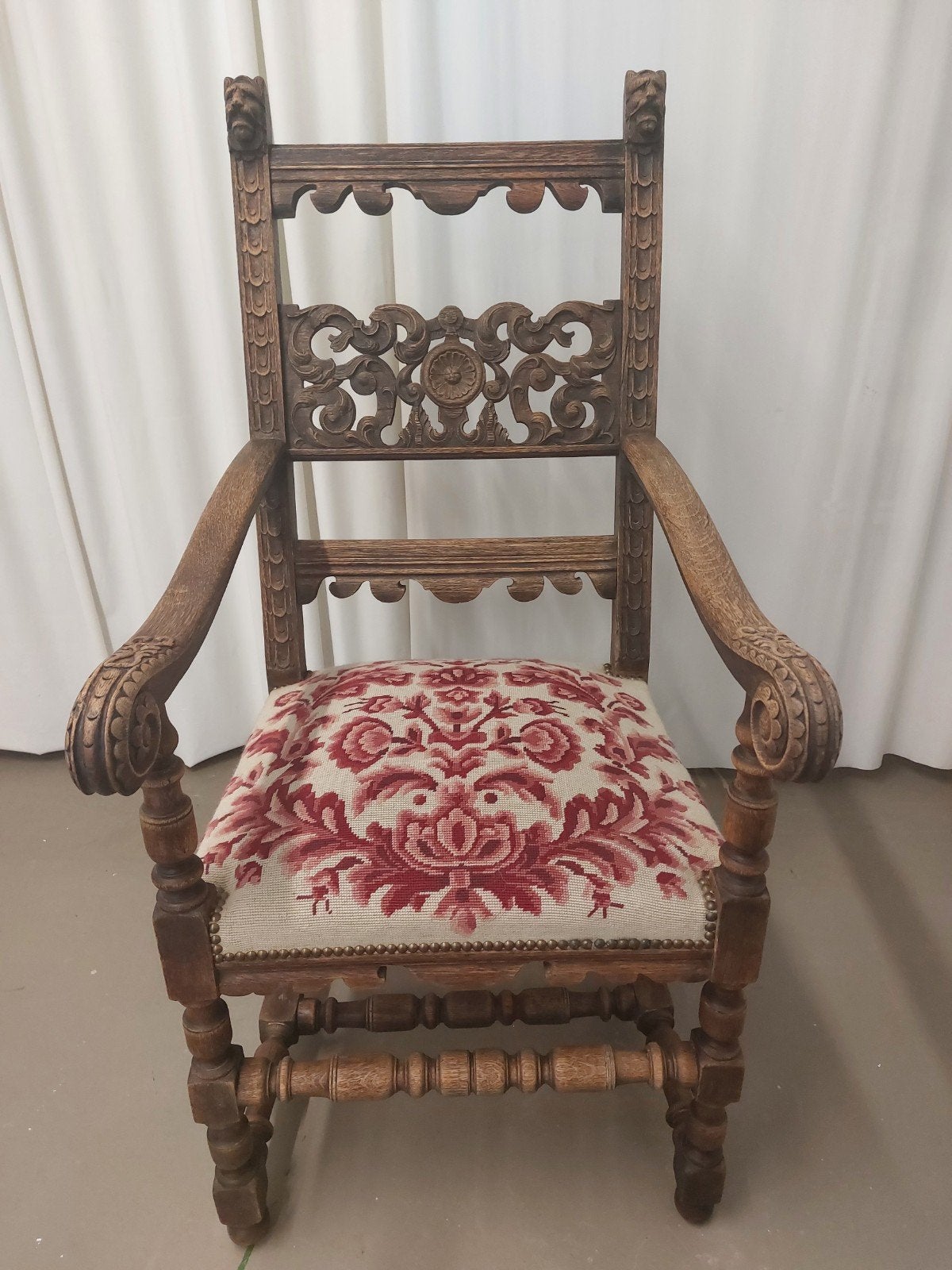 Ancienne chaise imposante / trône, Enlèvement