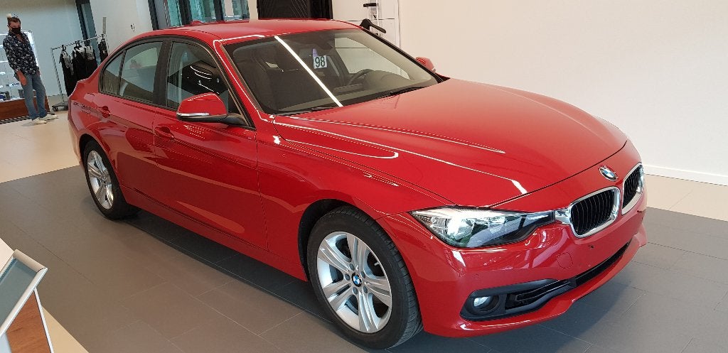 Prachtige rode BMW 318I zetels zwart in super perfecte staat, Automaat, 4 deurs, 5 zetels, Particulier