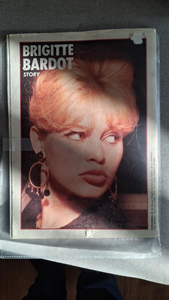 Revue Brigitte Bardot jaar 77, Ophalen of Verzenden, Gelezen, Overige onderwerpen
